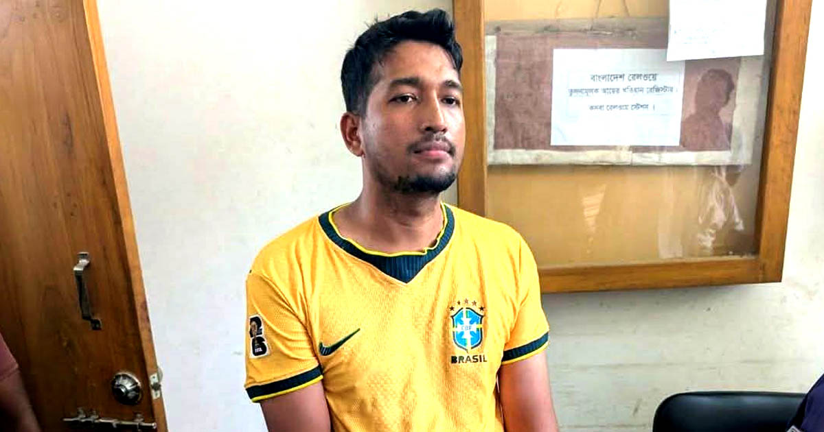 কসবায় স্টেশন মাস্টারের ওপর হামলা ও ভাঙচুর, যুবক আটক
