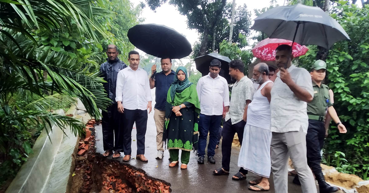 মাটিরাঙ্গায় ভারী বর্ষণে ক্ষতিগ্রস্ত এলাকা পরিদর্শন ও ত্রাণ বিতরণ করলেন ইউএনও