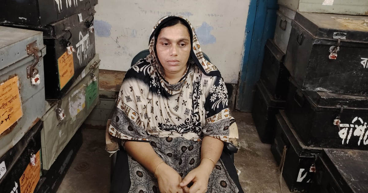 উজিরপুরে ৩ কেজি গাঁজাসহ নারী আটক, স্বামী পলাতক
