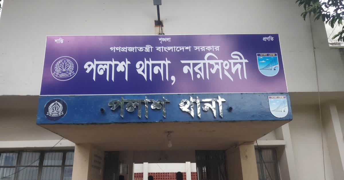রক্তাক্ত বৃদ্ধকে রাস্তায় ফেলে পালানোর সময় মাইক্রোবাসচালক আটক