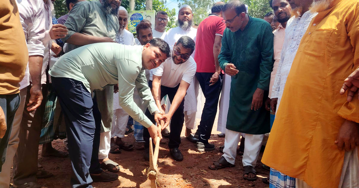 শ্রীপুরে দীর্ঘদিনের ভোগান্তির অবসান, সড়ক নির্মাণকাজের উদ্বোধন