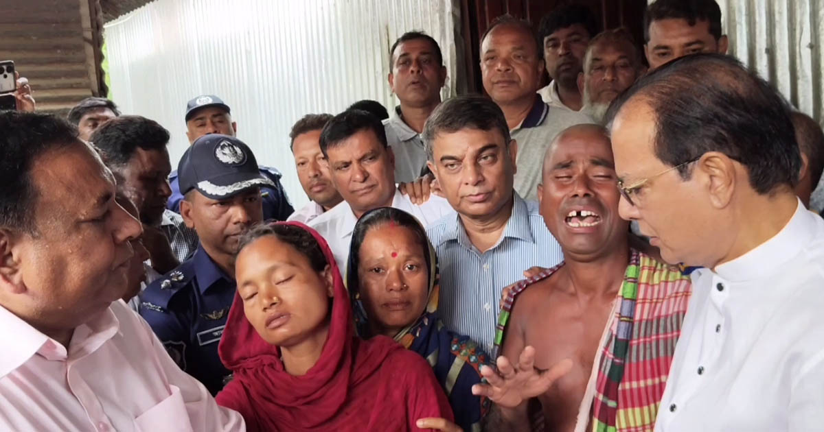 প্রধানমন্ত্রীর নির্দেশে ত্রাণমন্ত্রী ও সংসদ সদস্যরা নন্দিনীর বাড়িতে, দ্রুত বিচারের আশ্বাস