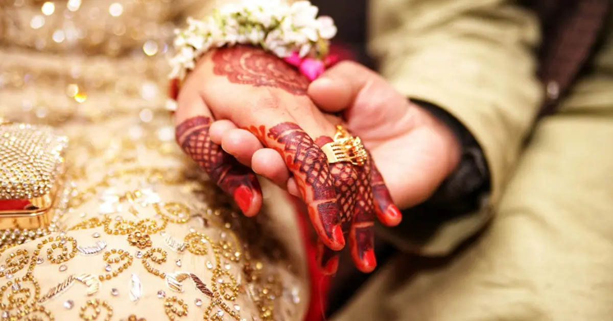 পালিয়ে বিয়ে করায় থানায় পুলিশের সামনেই মেয়েকে হত্যা