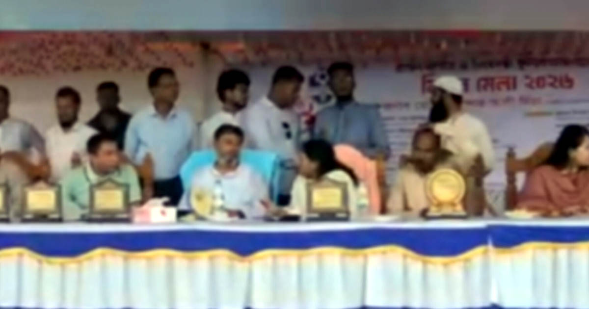 মাদারীপুরে সোনালী অতীত ক্লাবের প্রীতি ফুটবল ম্যাচ অনুষ্ঠিত