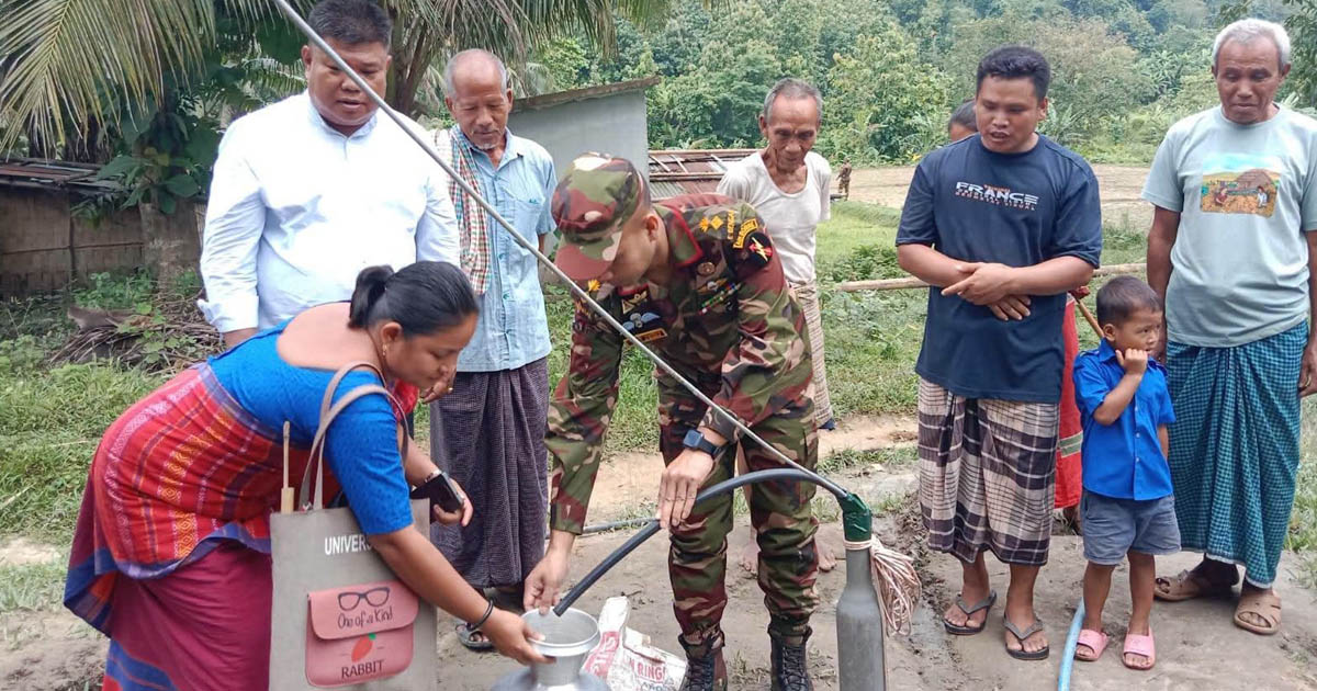 দীঘিনালার দুর্গম পাহাড়ে সেনাবাহিনীর গভীর নলকূপ স্থাপন