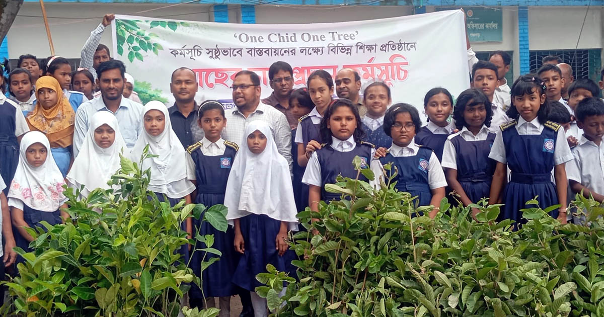বোদায় ‘এক শিশু, একটি গাছ’ কর্মসূচিতে ২০ হাজার চারা বিতরণ