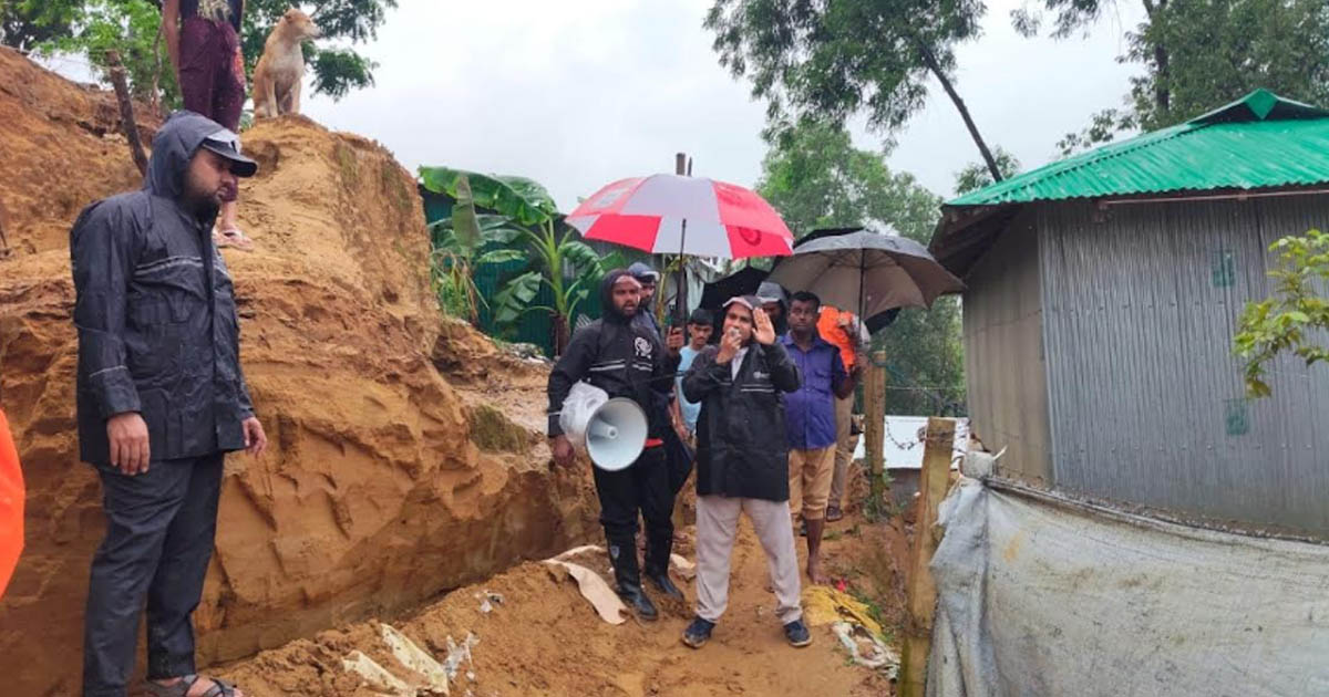 পাহাড় ধসের চরম ঝুঁকিতে কক্সবাজার, বাসিন্দাদের সরিয়ে নিতে বিশেষ অভিযান