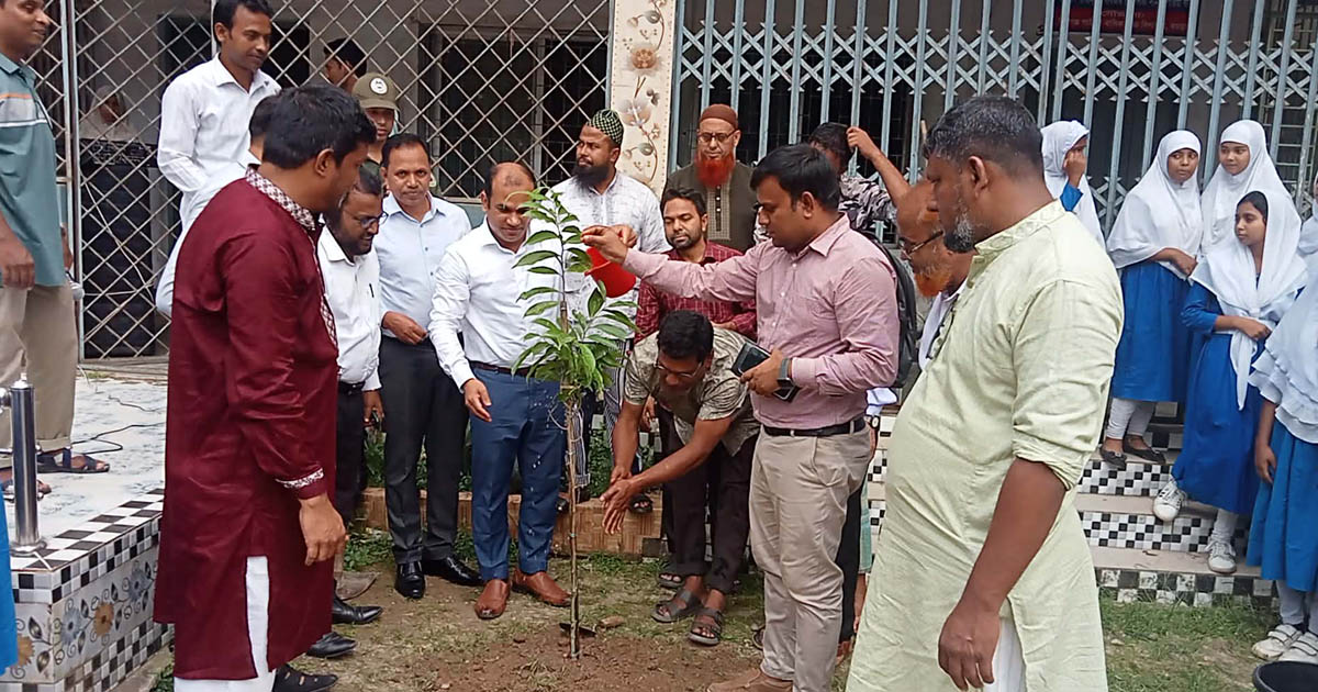 শিবগঞ্জে প্রগতি কল্যাণ সংস্থার বৃক্ষরোপণ কর্মসূচি উদ্বোধন