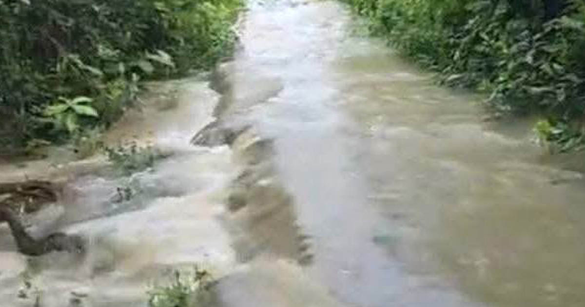 মুহুরী নদীর পানি উপচে লোকালয়ে, ভাঙন আতঙ্কে নদীপাড়ের মানুষ