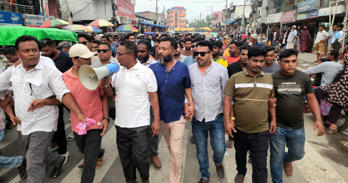 মশাল মিছিলের প্রতিবাদে ভেড়ামারায় যুবদল ও ছাত্রদলের বিক্ষোভ