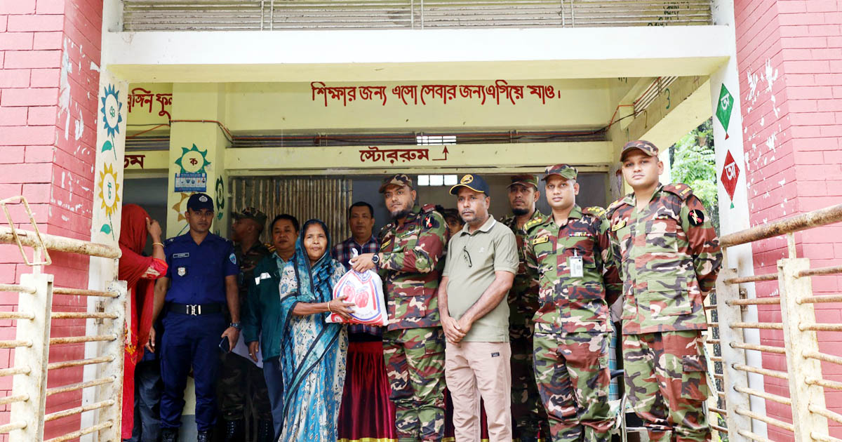 পাহাড় ধস ও বন্যায় ক্ষতিগ্রস্তদের পাশে রাঙ্গামাটি সদর জোন