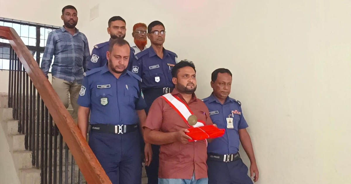 মেহেরপুরে শিশু ধর্ষণ মামলায় ফাঁসির রায়ের নথি লাল কাপড়ে মুড়িয়ে উচ্চ আদালতে