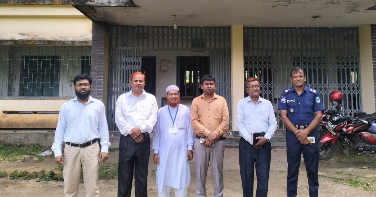 নবাবগঞ্জে এইচএসসি পরীক্ষা কেন্দ্র পরিদর্শন করলেন ইউএনও