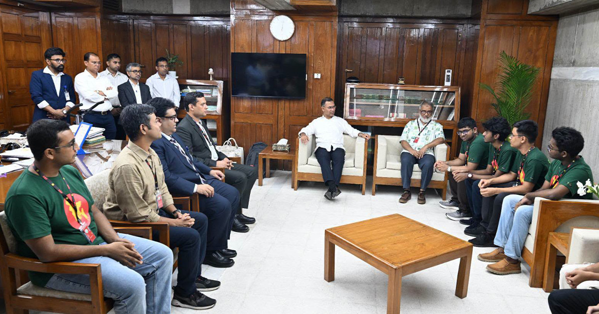 প্রধানমন্ত্রীর সঙ্গে স্বর্ণপদকজয়ী অলিম্পিয়াড শিক্ষার্থীদের সাক্ষাৎ