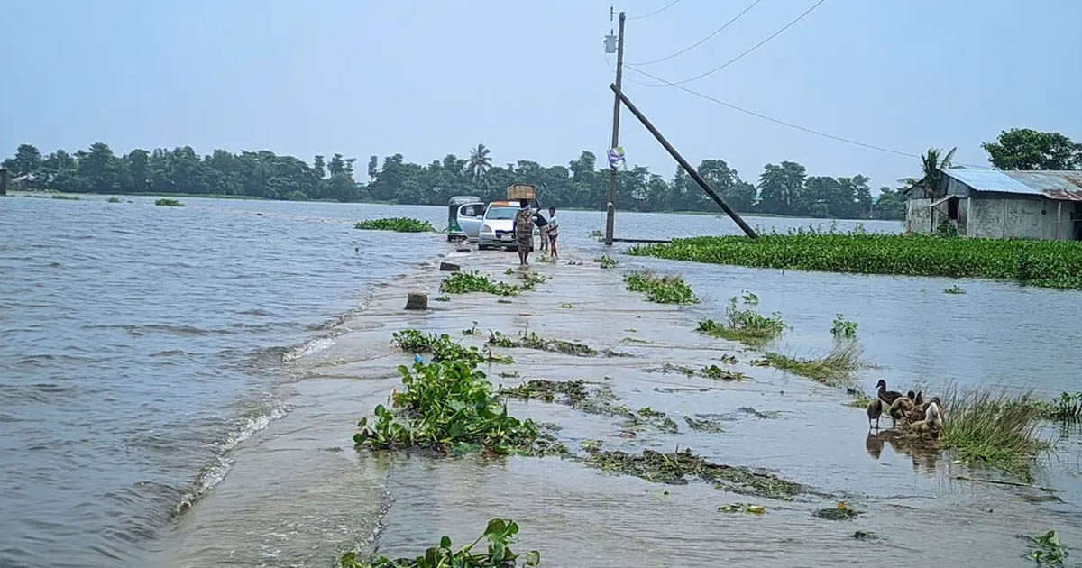 ভারী বৃষ্টিতে দ্রুত বাড়ছে নদ-নদীর পানি, স্বল্পমেয়াদি বন্যার আশঙ্কা