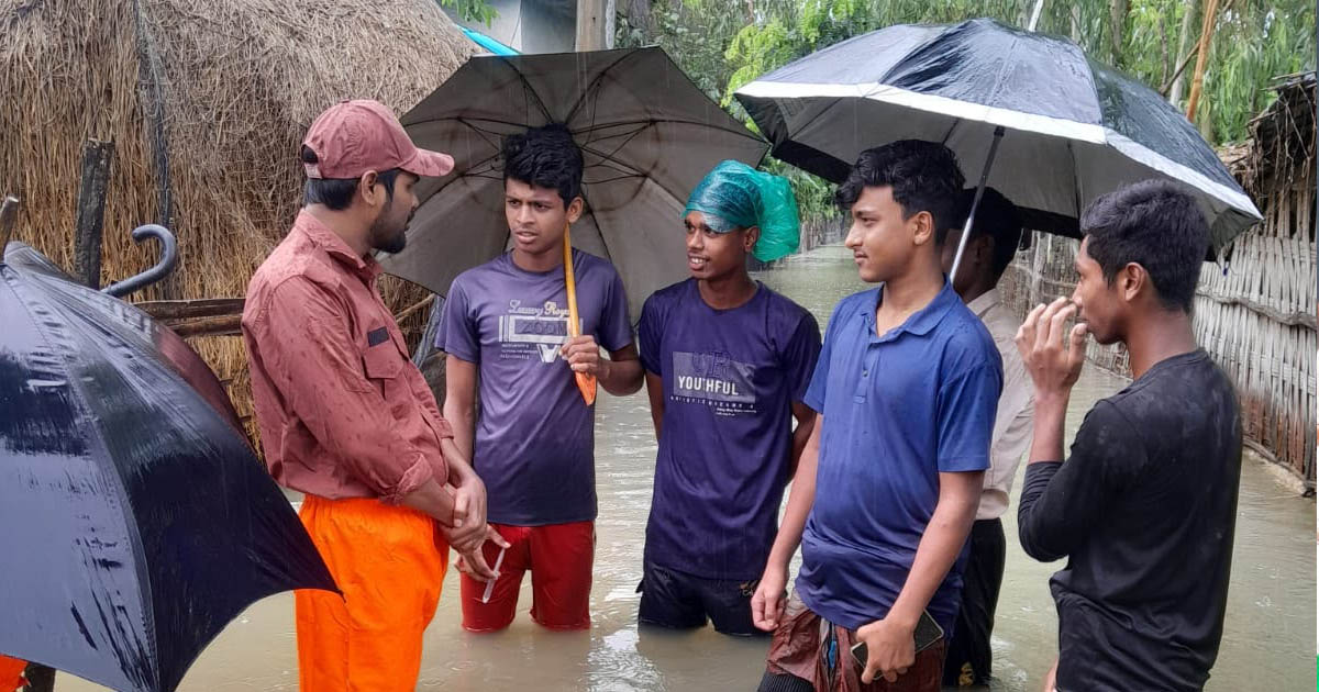 ভারী বর্ষণে কক্সবাজারে উদ্ধার অভিযানে আনসার-ভিডিপি, নিরাপদ আশ্রয়ে দুর্গত মানুষ