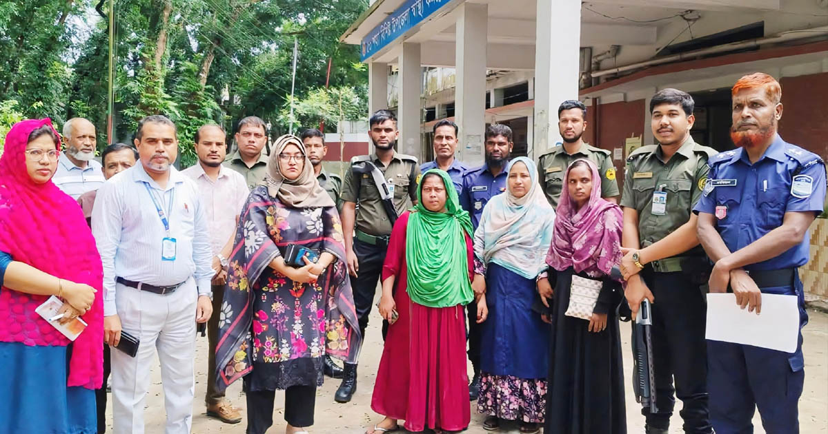রোগী হয়রানির অভিযোগে ঈশ্বরগঞ্জ হাসপাতালে দুই নারী আটক