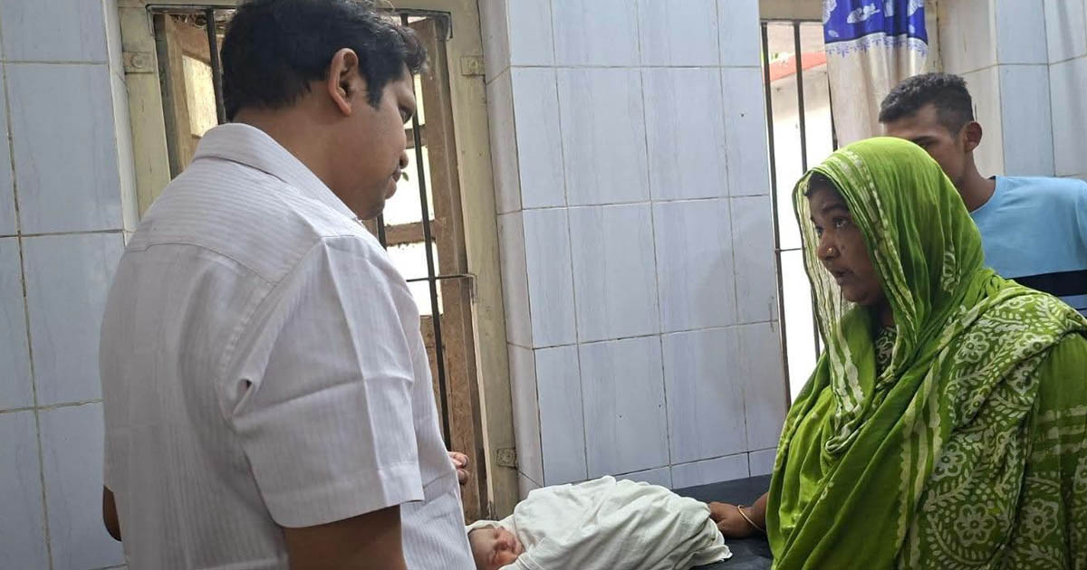 টাঙ্গাইলে সড়কের পাশের জঙ্গল থেকে নবজাতক উদ্ধার