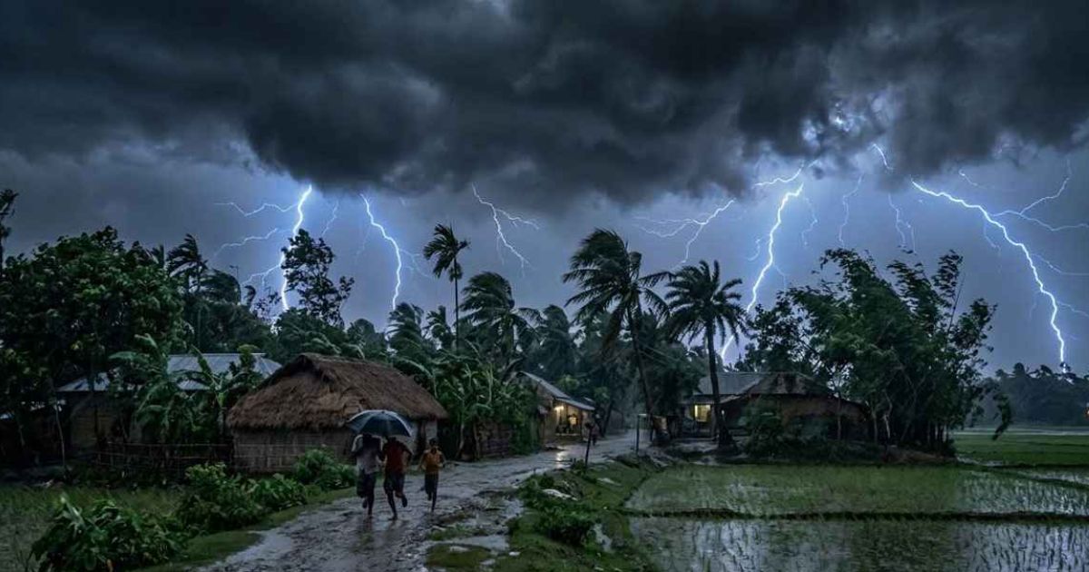 সকালের মধ্যে ৬০ কিমি বেগে ঝড়-বজ্রবৃষ্টির শঙ্কা
