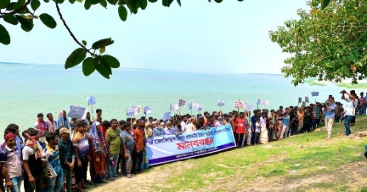 খেয়াঘাটের ইজারা স্থায়ী বাতিলের দাবিতে রাজশাহীতে মানববন্ধন