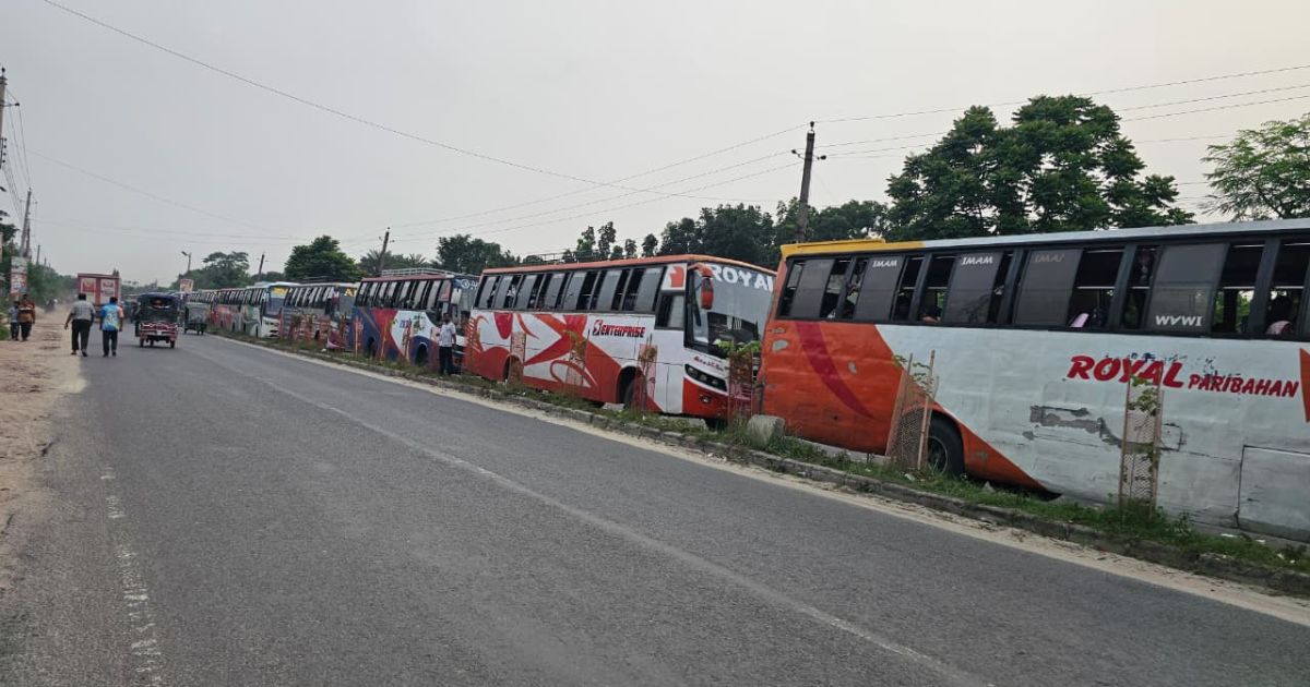দৌলতদিয়া ঘাটে যানবাহনের দীর্ঘ সারি, যাত্রীদের ভোগান্তি