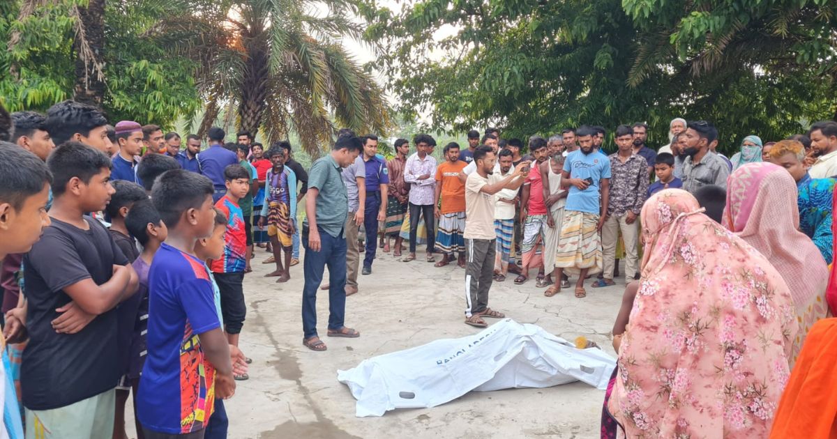 গোমানি নদীতে ভেসে উঠল বৃদ্ধের মরদেহ, পরিবারের কাছে হস্তান্তর