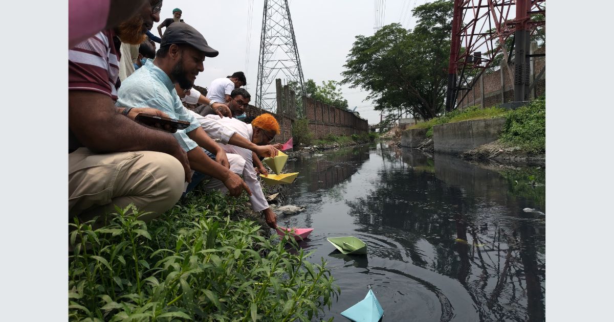 বিশ্ব পরিবেশ দিবসে লবলং খালে কাগজের নৌকা ভাসিয়ে নদী রক্ষার আহ্বান