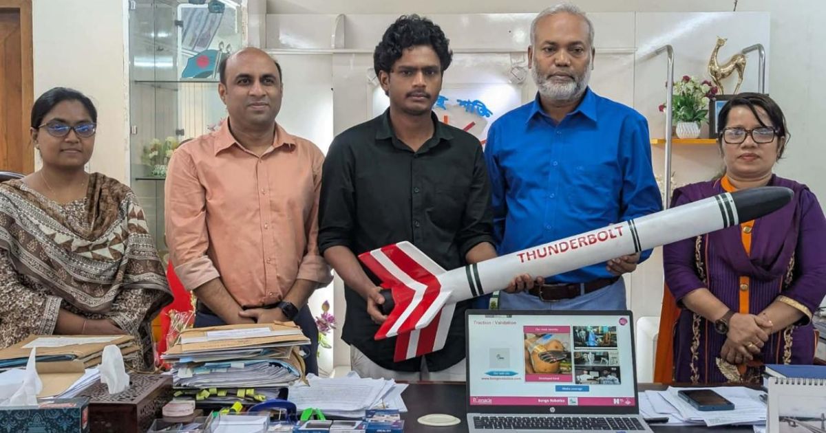 ববি শিক্ষার্থী সুজনের ‘থান্ডারবোল্ট’ প্রকল্প নিয়ে উপাচার্যের সঙ্গে সাক্ষাৎ