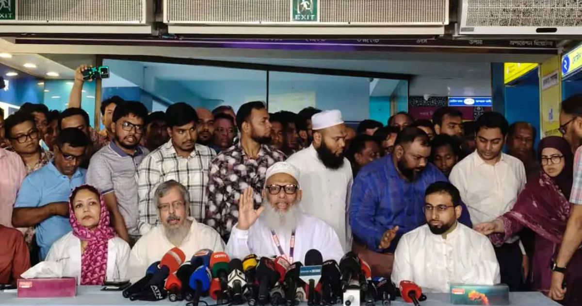 স্বাস্থ্যমন্ত্রীর পেছনে আমরা টাকা নিয়ে ঘুরি নাই