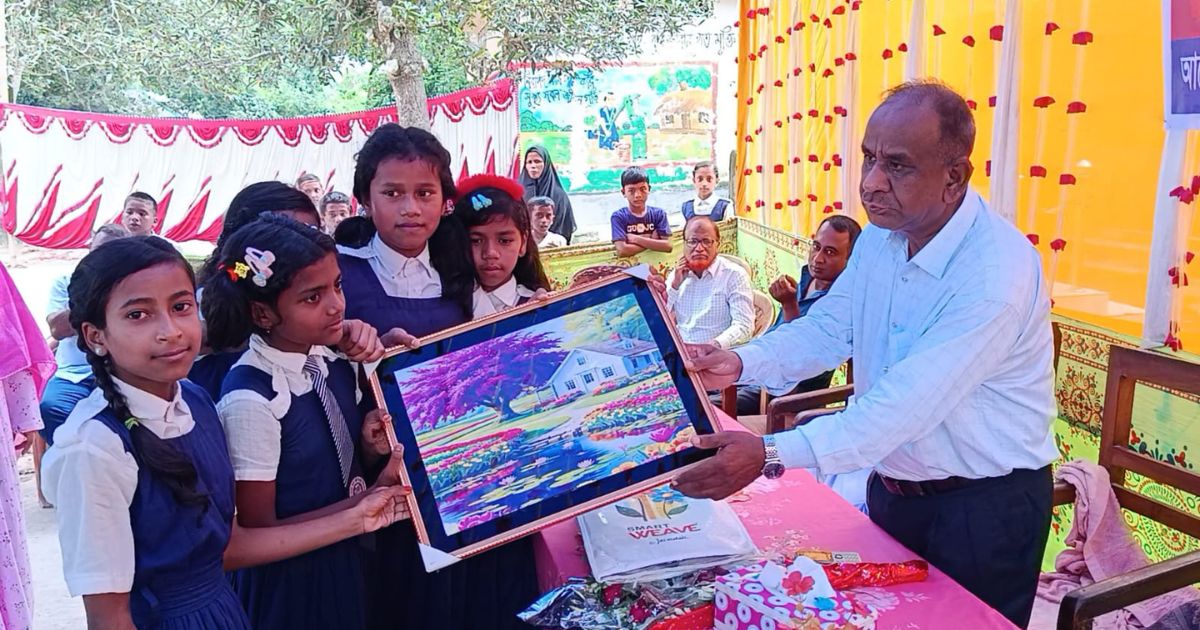 শ্রদ্ধা ও ভালোবাসায় শিক্ষক সুরেশ চন্দ্র পান্ডেকে বিদায়