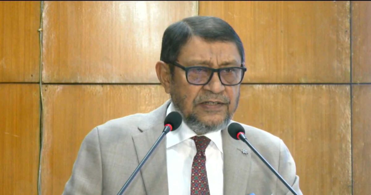 গল্পগুজব নয়, রোগীর চিকিৎসায় সর্বোচ্চ গুরুত্ব দিন