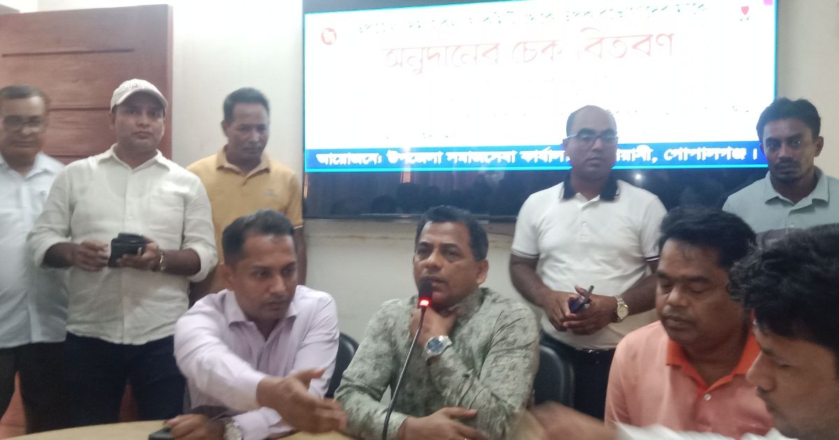 কাশিয়ানীতে অবসরপ্রাপ্ত শিক্ষকদের সংবর্ধনা ও সম্মাননা প্রদান