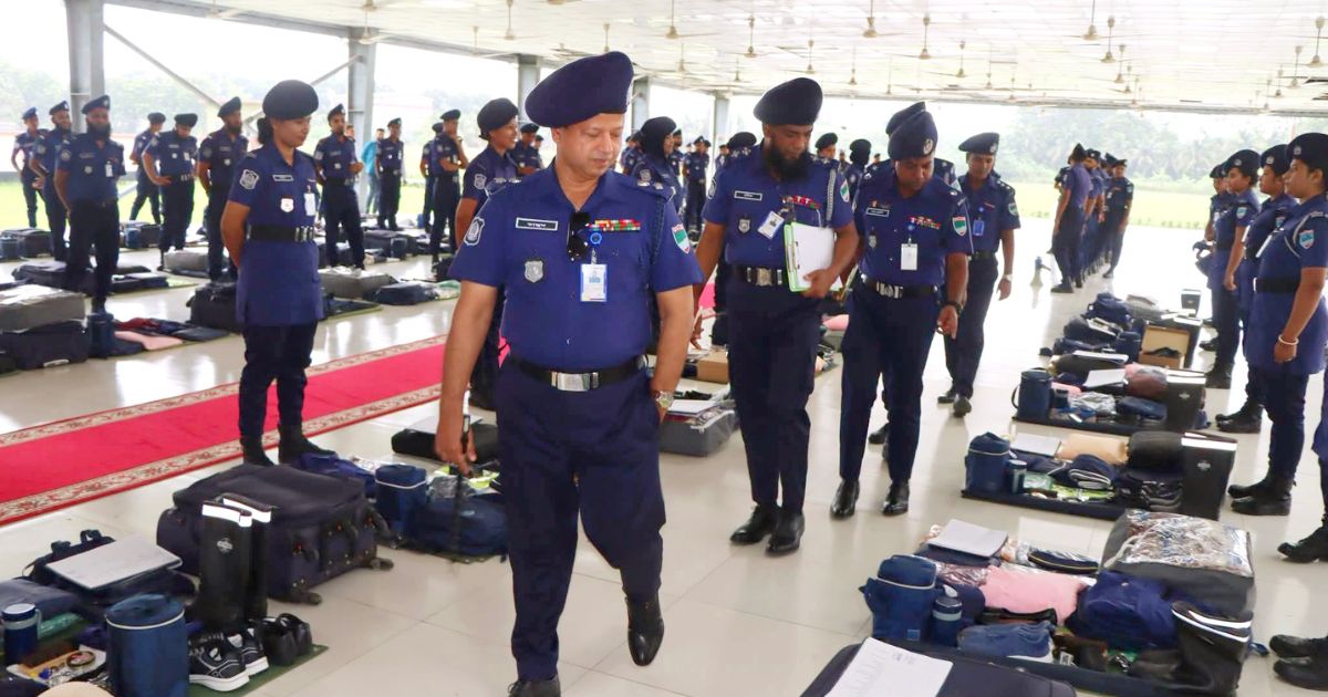 খুলনা জেলা পুলিশ লাইন্সে কিট প্যারেড অনুষ্ঠিত