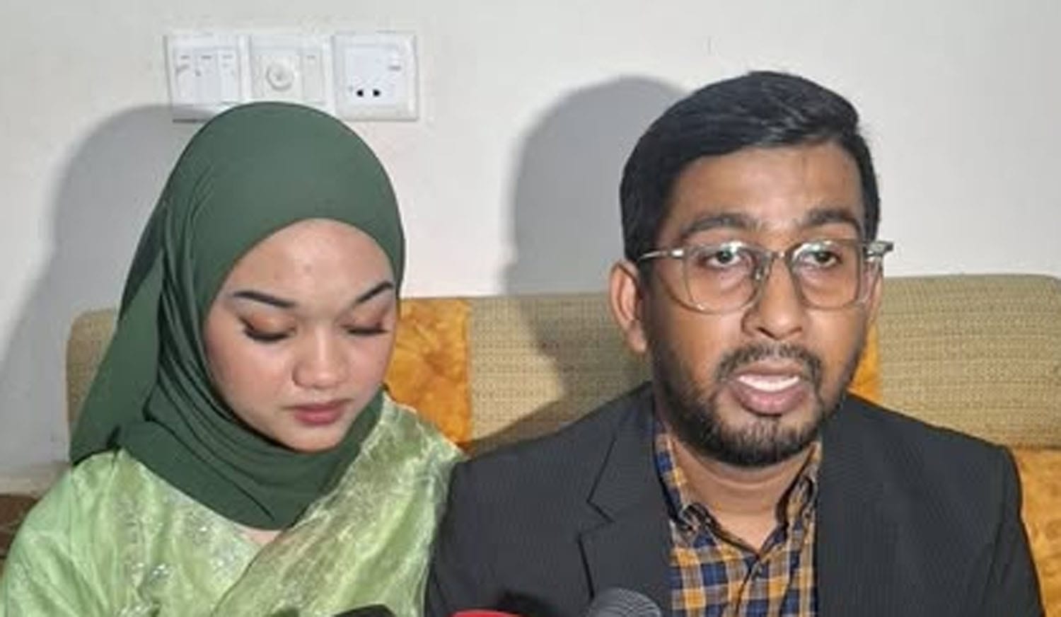 বিয়ের পর প্রথমবার শ্বশুরবাড়ি বরিশালে মালয়েশিয়ান তরুণী