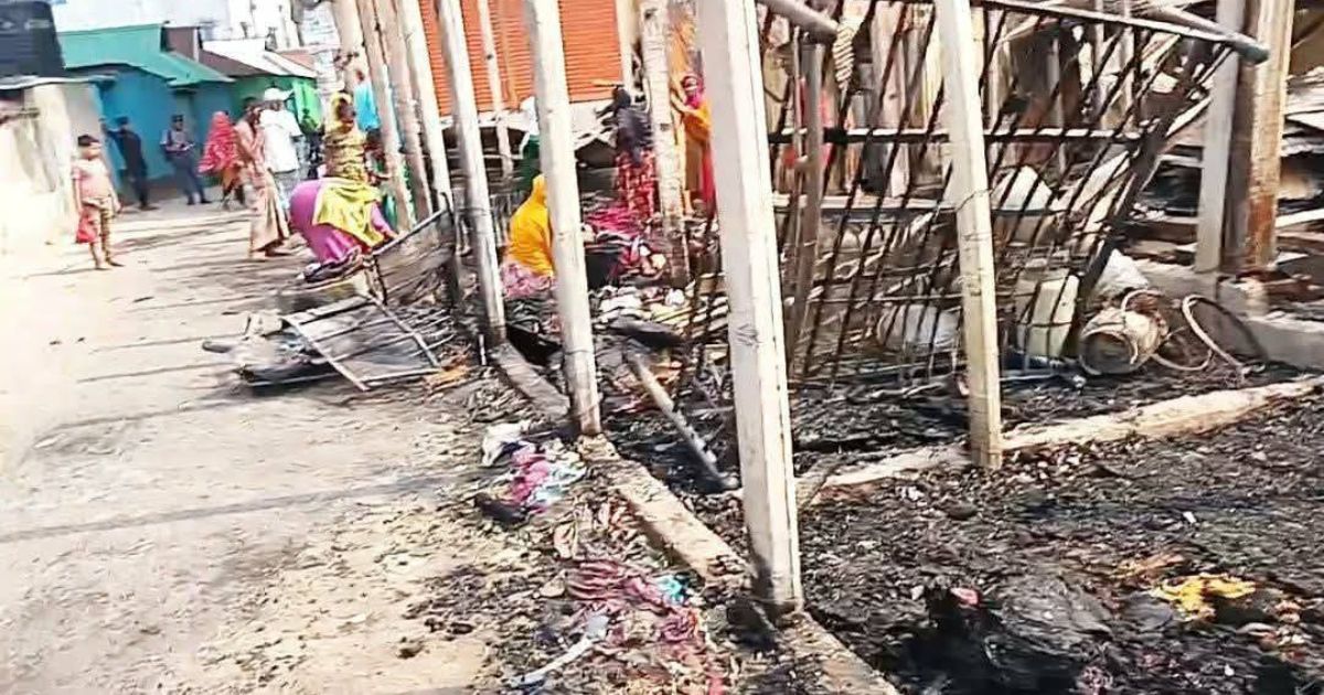 কালিয়াকৈরে ভয়াবহ আগুনে ২০ কক্ষ ও ৪ দোকান পুড়ে ছাই