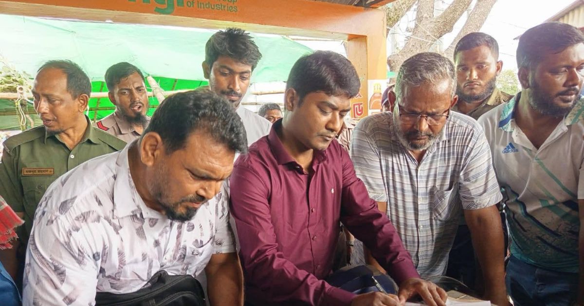 রাজশাহীর পশুর হাটে অতিরিক্ত হাসিল আদায় ঠেকাতে মোবাইল কোর্ট