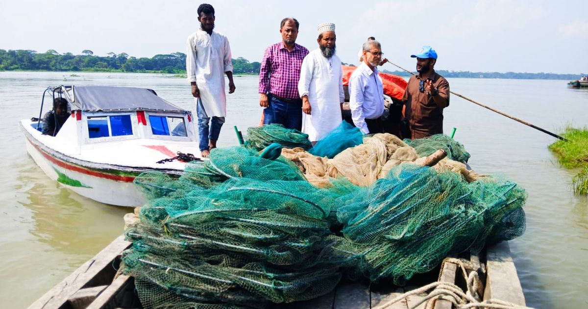 সুগন্ধা নদীতে অভিযান চালিয়ে চায়না দুয়ারি জাল জব্দ