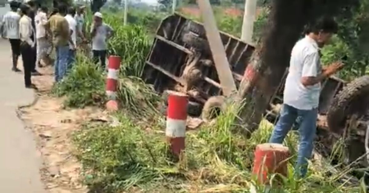 ঢাকা-চট্টগ্রাম মহাসড়কে মর্মান্তিক দুর্ঘটনায় চালক নিহত