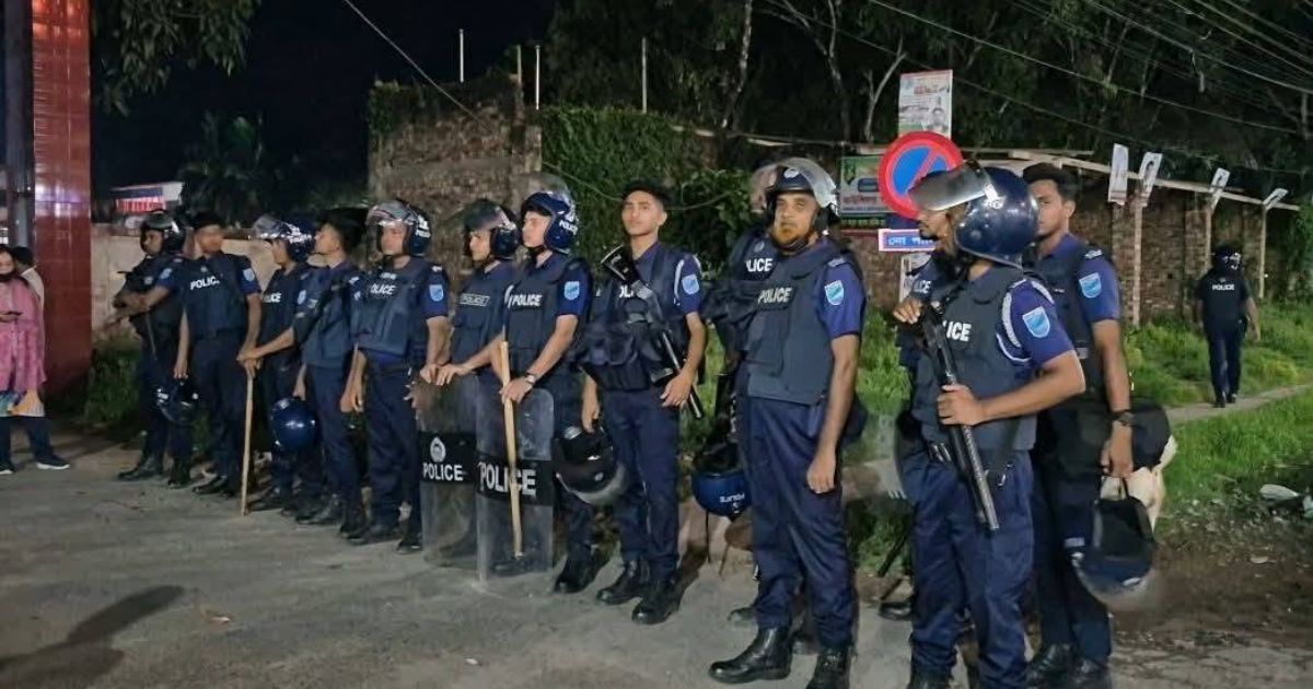 হত্যা মামলার দুই আসামিকে ছিনিয়ে নেওয়ার চেষ্টা, আটক ৯
