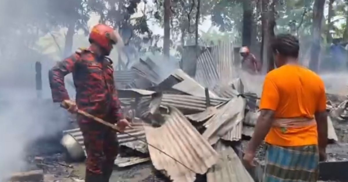 কালকিনিতে ভয়াবহ অগ্নিকাণ্ডে বসতবাড়ি পুড়ে ছাই