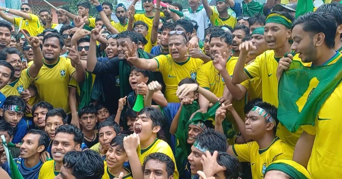 দিনাজপুরে বৃষ্টি উপেক্ষা করে ব্রাজিল সমর্থকদের শোভাযাত্রা